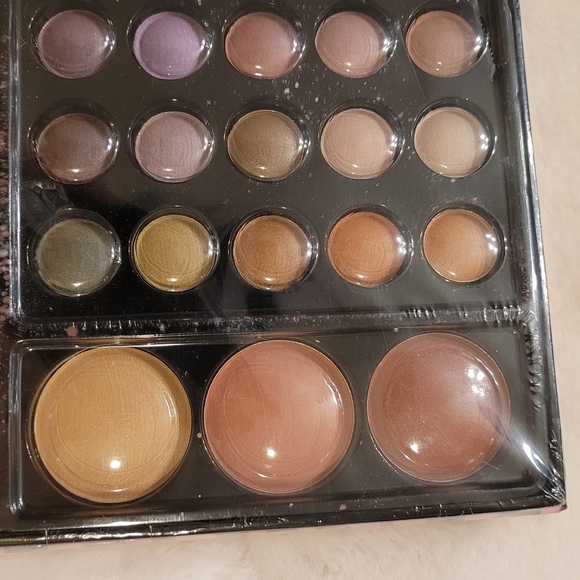 Jasmine La Belle Cosmetics New In Box 52 Piece Cosmetic Gift Set - Picture 11 of 11